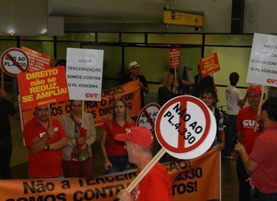 Ato no Aeroporto Hercílio Luz CONTRA o PL 4330