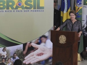 Dilma lança programa para melhorar qualidade do ensino e aumentar produtividade no campo