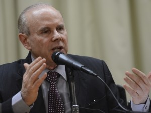 MANTEGA DIZ QUE BRASIL PODE CRESCER 4% A PARTIR DE 2014