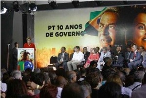 Nós brasileiros sabemos qual a melhor década da nossa história recente, afirma Dilma