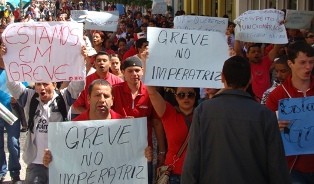 Trabalhadores do Supermercado Imperatriz em greve por melhores salários